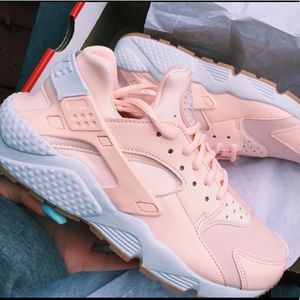 Nike Huarache Sneakers ❄️